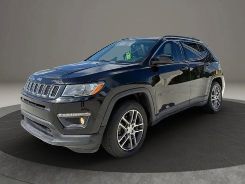 Used 2019 Jeep Compass Latitude FWD image 3