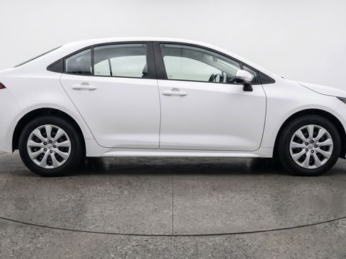 Used 2025 Toyota Corolla LE FWD image 11
