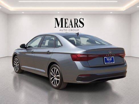Used 2025 Volkswagen Jetta SE FWD image 3