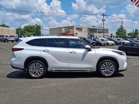 Used 2023 Toyota Highlander Platinum AWD/4WD image 8