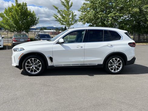 Used 2026 BMW X5 xDrive40i w/ Premium Package AWD/4WD image 2