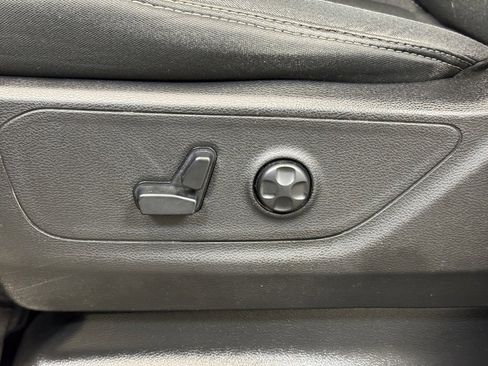 Used 2019 RAM 1500 Big Horn image 11