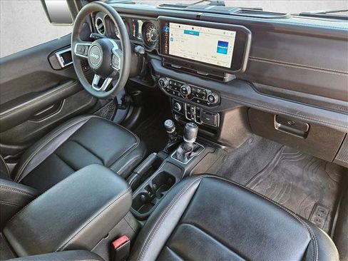 Used 2024 Jeep Wrangler Unlimited Sahara w/ Technology Group AWD/4WD image 26