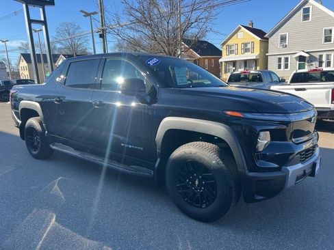 Used 2025 Chevrolet Silverado EV LT image 8