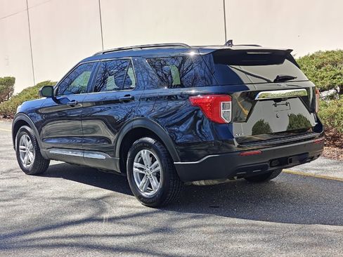 Used 2020 Ford Explorer XLT w/ Comfort Package image 5