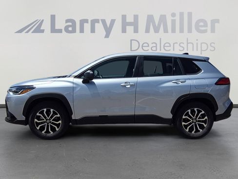 Used 2025 Toyota Corolla Cross AWD Hybrid image 2