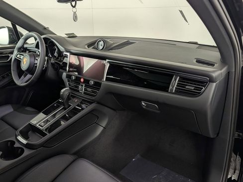 New 2026 Porsche Macan image 19