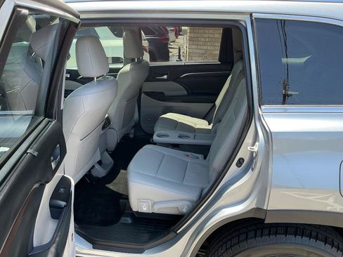 Used 2014 Toyota Highlander Limited FWD image 13