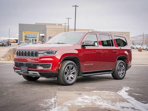 Used 2024 Jeep Wagoneer Series II w/ Flexible Seating Group image 10