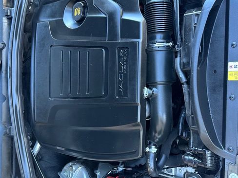 Used 2019 Jaguar F-PACE Premium image 26