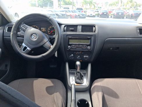Used 2011 Volkswagen Jetta SE FWD image 21