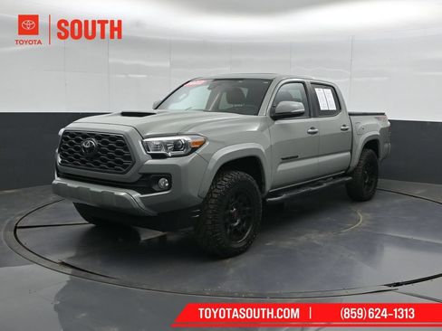 Used 2022 Toyota Tacoma TRD Sport w/ TRD Premium Sport Package AWD/4WD image 6