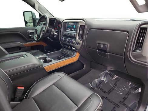 Used 2019 Chevrolet Silverado 2500 High Country image 32