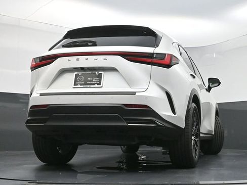 Used 2025 Lexus NX 250 FWD w/ Towing Package (2000 Lbs) image 32