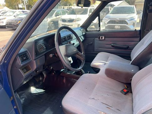 Used 1987 Toyota Pickup Deluxe image 10