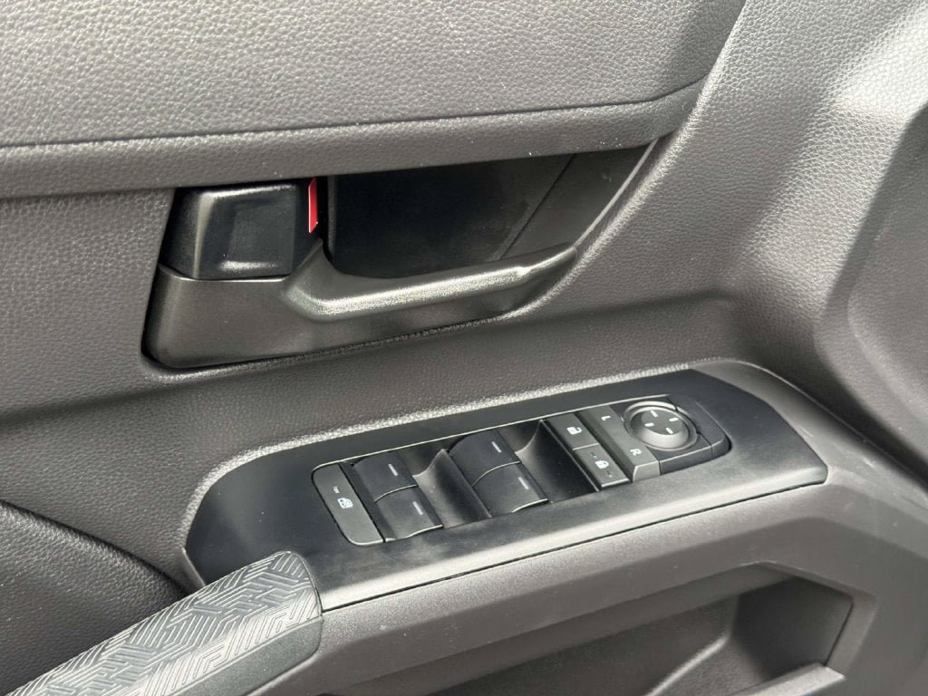 Used 2025 Toyota Tacoma SR5 AWD/4WD image 19