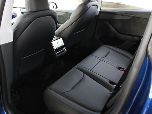Used 2026 Tesla Model Y Long Range AWD/4WD image 16