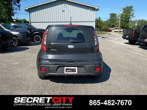 Used 2018 Kia Soul FWD image 6