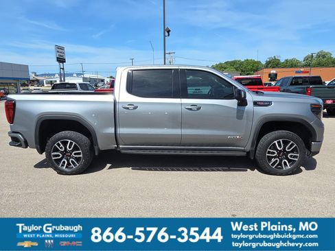 Used 2024 GMC Sierra 1500 AT4 w/ Technology Package AWD/4WD image 11