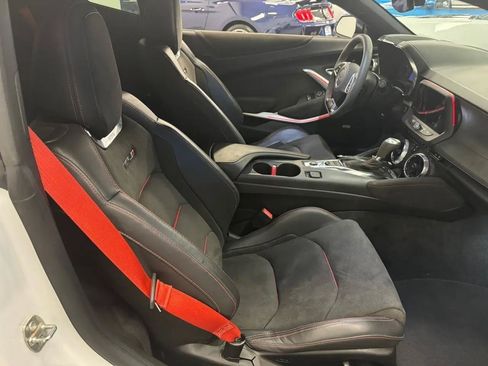 Used 2019 Chevrolet Camaro ZL1 RWD image 16