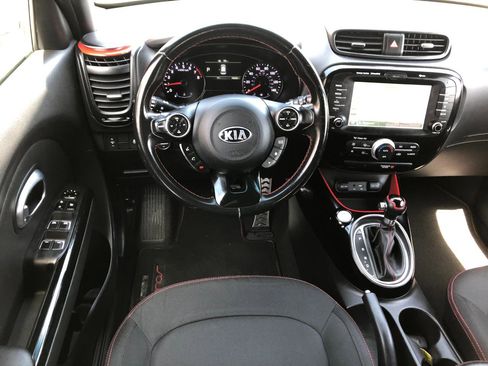 Used 2018 Kia Soul + image 9