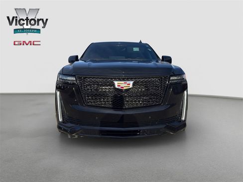 Used 2023 Cadillac Escalade Sport w/ Touring Package image 3