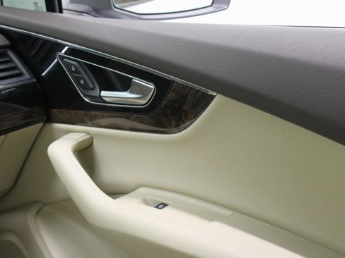 Used 2017 Audi Q7 3.0T Prestige w/ Prestige Package image 59