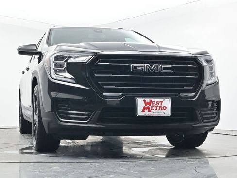 Used 2023 GMC Terrain SLE w/ Elevation Edition image 29