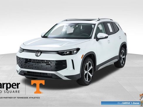 Used 2025 Volkswagen Tiguan SE w/ Panoramic Sunroof Package AWD/4WD image 1