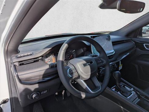 New 2026 Jeep Compass Latitude image 12