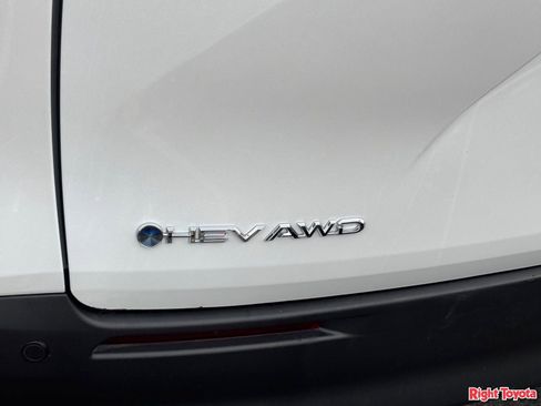 Used 2025 Toyota Sienna XLE w/ XLE Plus Package image 11