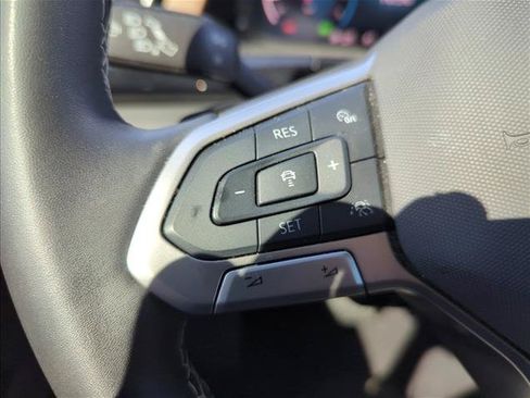 Used 2024 Volkswagen Atlas SE w/ Panoramic Sunroof Package FWD image 22