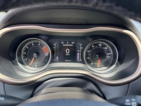 Used 2016 Jeep Cherokee 75th Anniversary AWD/4WD image 13