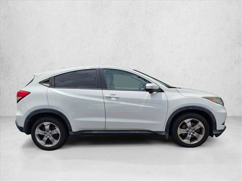 Used 2017 Honda HR-V EX image 4