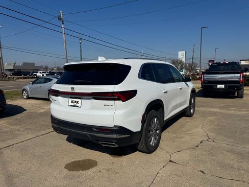 Used 2025 Buick Enclave Preferred image 5