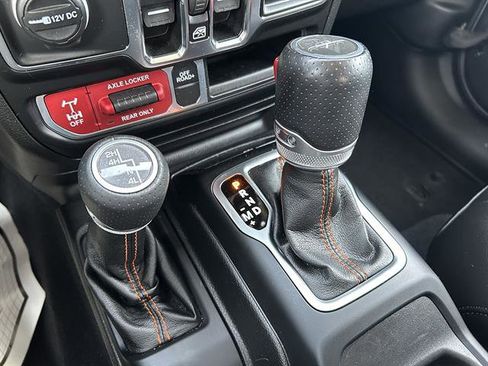 Used 2021 Jeep Gladiator Mojave AWD/4WD image 25