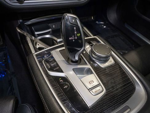 Used 2019 BMW 740i w/ M Sport Package image 18