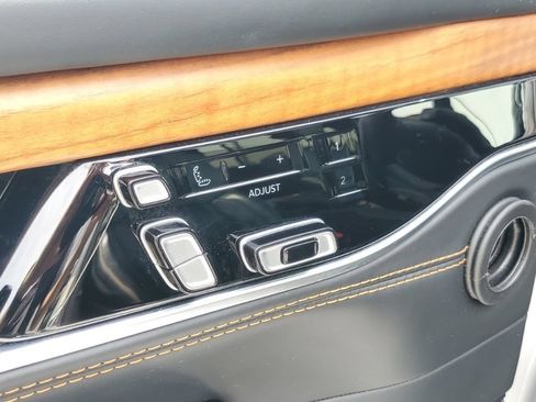 Used 2024 Jeep Grand Wagoneer L Series III AWD/4WD image 9