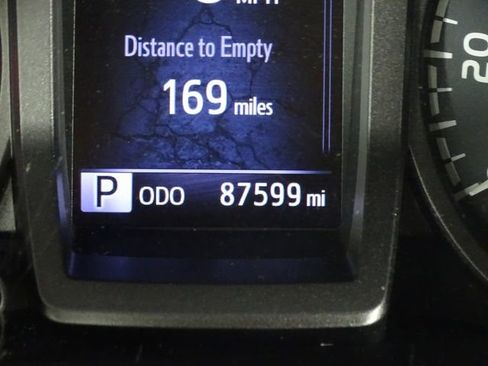 Used 2016 Toyota Tacoma TRD Sport image 30