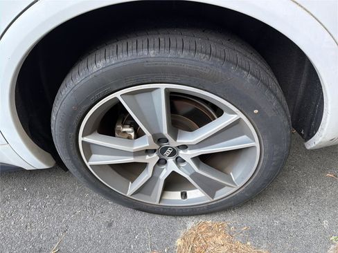 Used 2019 Audi Q5 2.0T Premium Plus w/ Premium Plus Package image 11