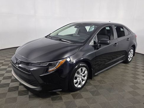 Used 2025 Toyota Corolla LE FWD image 3
