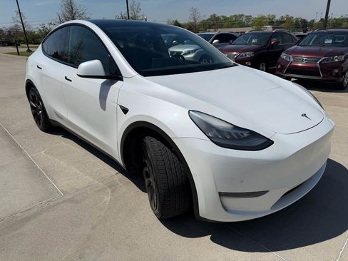 Used 2021 Tesla Model Y Long Range image 3