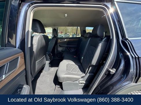 Used 2025 Volkswagen Atlas SE AWD/4WD image 9