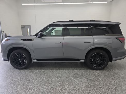 New 2026 INFINITI QX80 4WD image 2