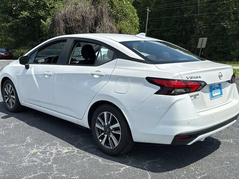 Used 2025 Nissan Versa SV FWD image 5