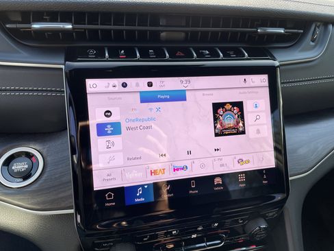 New 2025 Jeep Grand Cherokee Limited w/ Luxury Tech Group II image 22