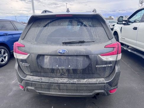 Used 2022 Subaru Forester Premium image 5