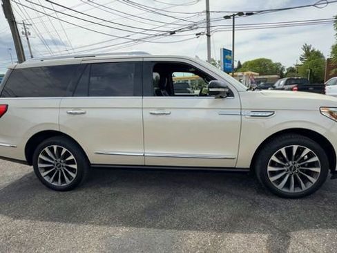 Used 2018 Lincoln Navigator Select AWD/4WD image 9