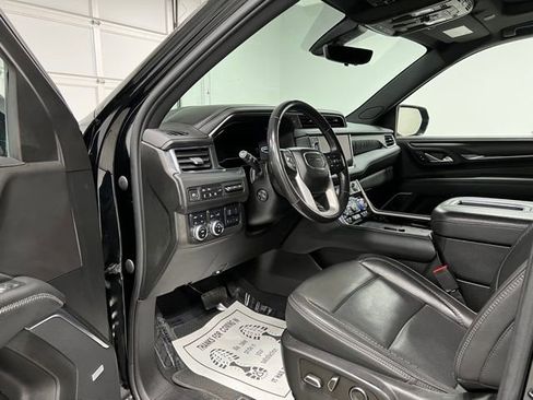 Used 2022 GMC Yukon XL Denali w/ Advanced Technology Package AWD/4WD image 18