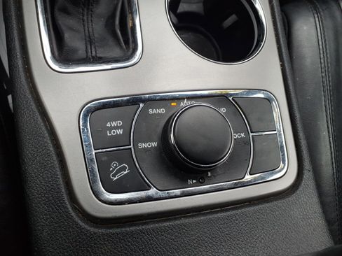 Used 2020 Jeep Grand Cherokee Limited image 24